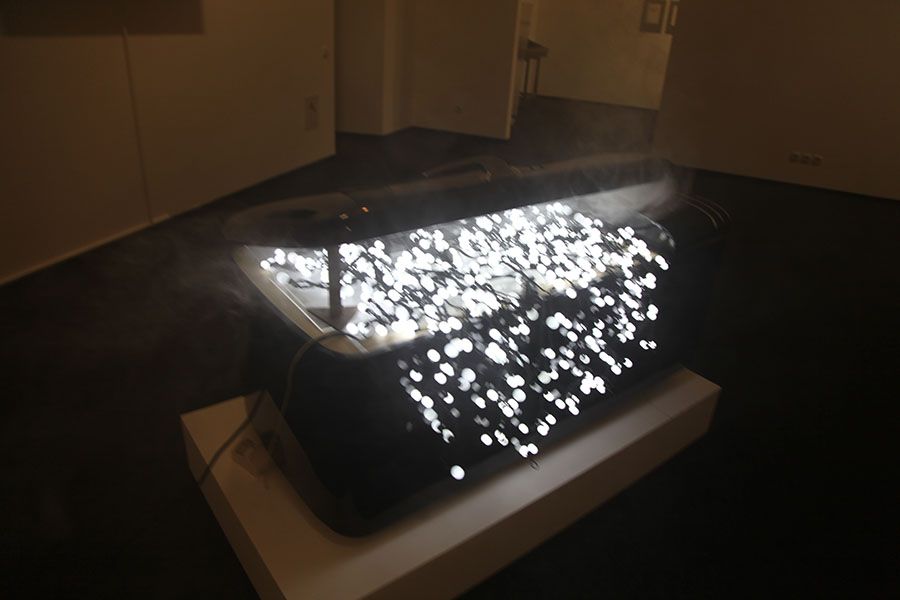 Аудио-визуальный объект «Зона абсолютного нуля. Холодильник Джона Кэйджа» // 2012